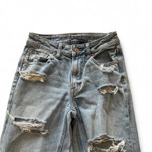 American Eagle Outfitters Women's Light Wash Ripped Boyfriend Jeans